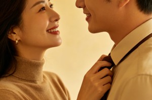 开云-我穿便装到妻子家过年，被厅长大舅哥使唤，警卫员送来文件他愣了